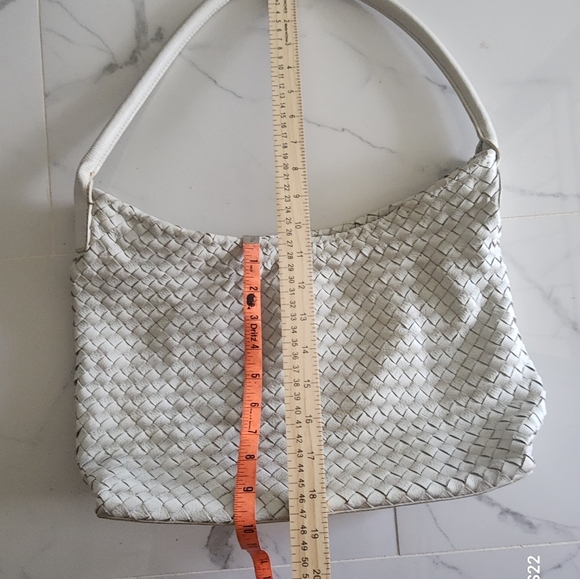 Fossil Genuine Leather Basket Weave White Shoulder Bag - Picture 8 of 9